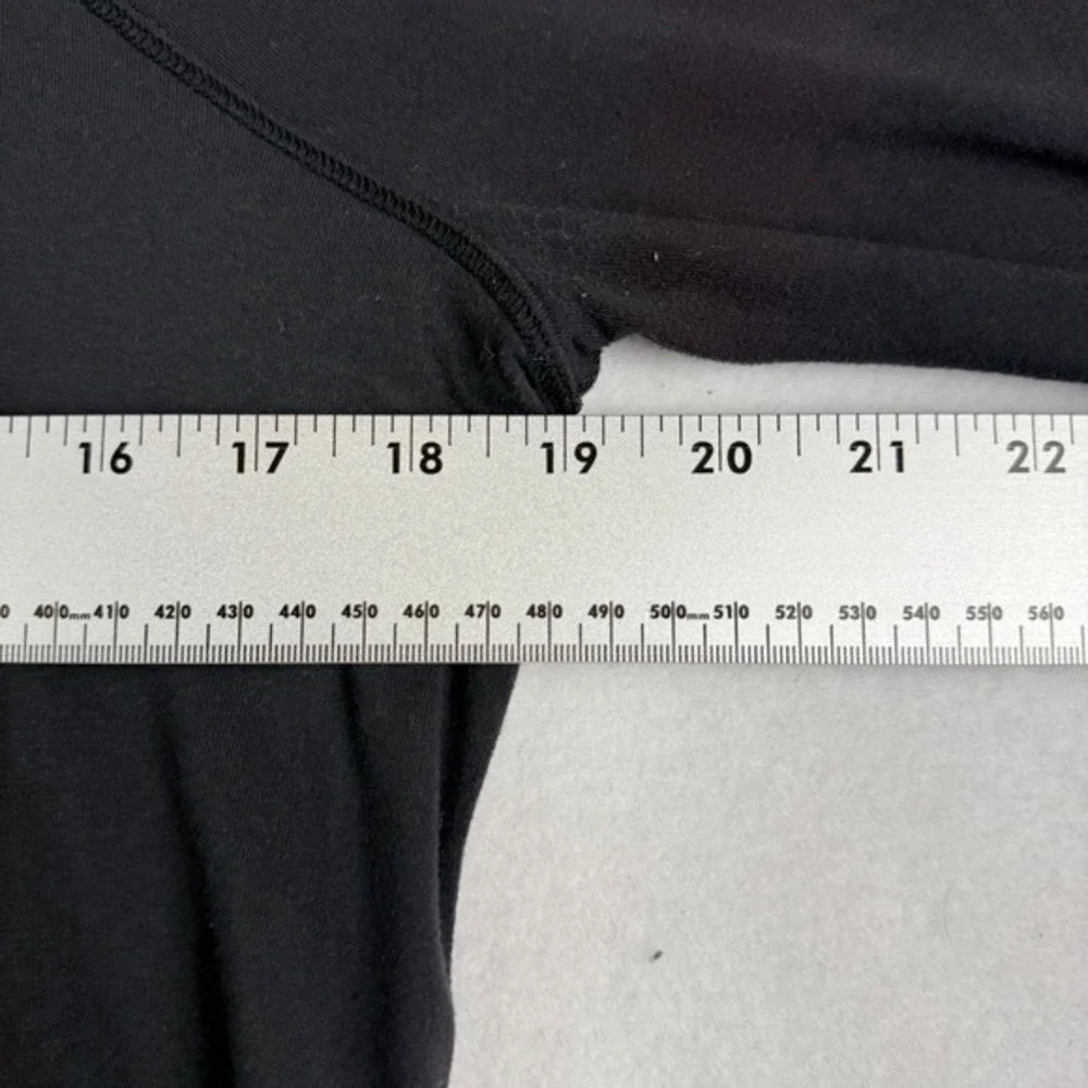 Lululemon Athletica Black Turtleneck Long Sleeve Top‎ Snap Side Slits Size 6